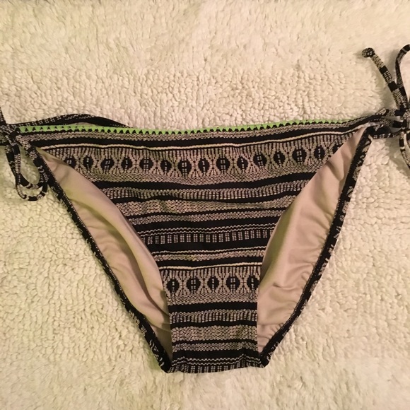 💲⤵️Xhilarahtion String Bikini Sz L/XL NWT - Picture 2 of 8
